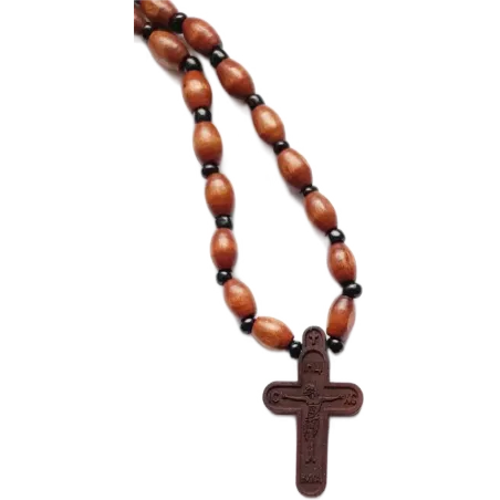 Východní dřevěný kříž s korálky na krk B