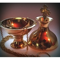 Zlatá Kadidelnice s Řetízkem: Byzantský Skvost z Řecka