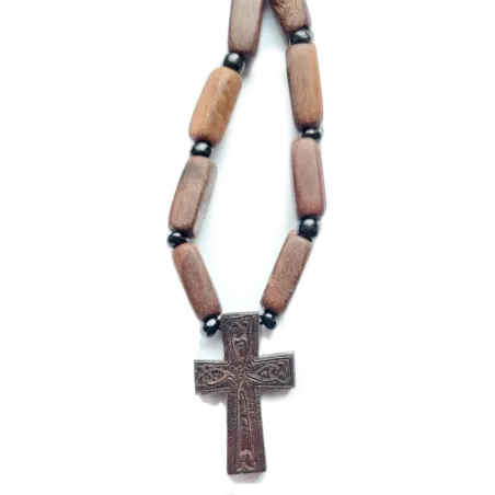 Východní dřevěný kříž s korálky na krk C
