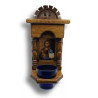 Dřevěný ikonostas s ikonou Krista Pantokratora a skleněným pohárem na olejovou svíčku