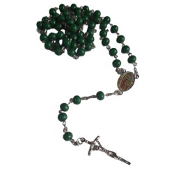 Zelený kovový růženec s Pannou Marií Guadalupskou – 48 cm