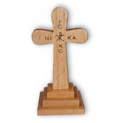 Dřevěný kříž na podstavci – „IC XC NIKA“