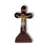 Dřevěný kříž na podstavci – „IC XC NIKA“ (tmavý lak)