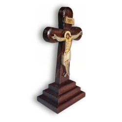 Dřevěný kříž na podstavci – „IC XC NIKA“ (tmavý lak)