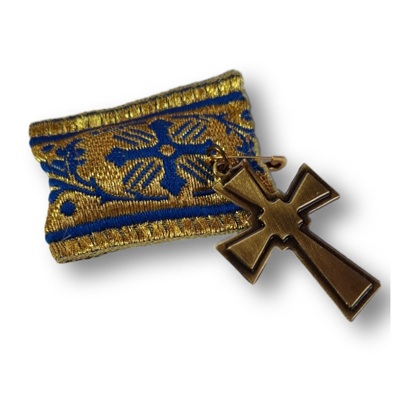 Ochranný přívěsek s kovovým křížem