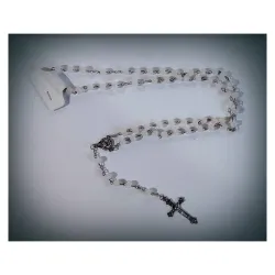 Bílý korálkový růženec s křížkem