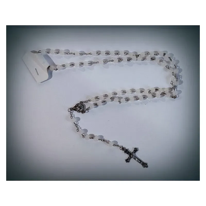 Bílý korálkový růženec s křížkem