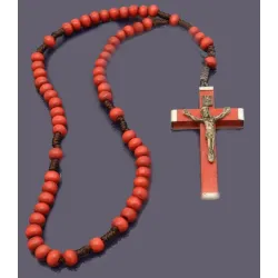 Červený dřevěný růženec s křížkem