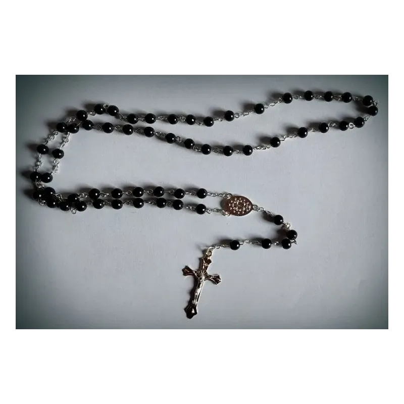 Elegance černý růženec s křížkem v plastové krabičce