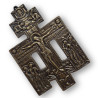 Kovový východní kříž s vyobrazením Ukřižování a Vzkříšení